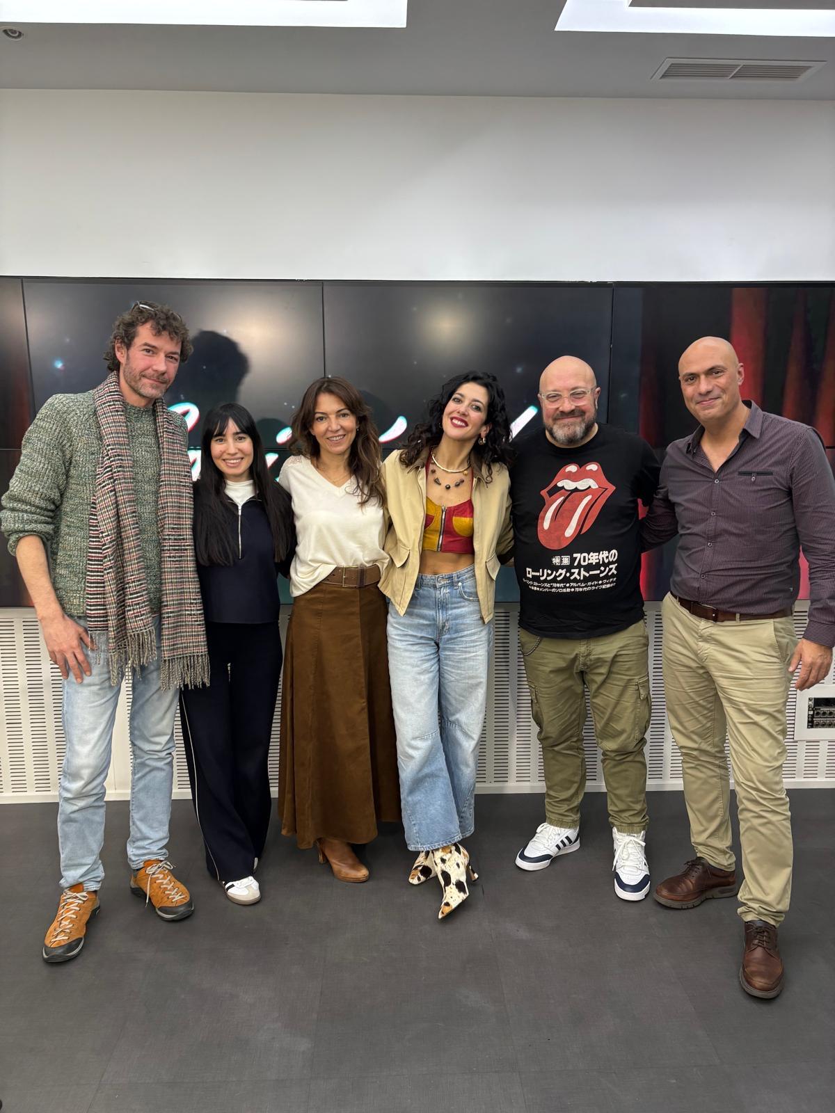 Silvia Sanz psicóloga colaborando en el programa Lovin' You de Onda Cero sobre relaciones y bienestar emocional