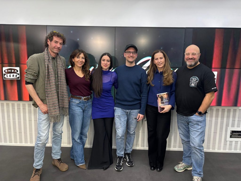 Silvia Sanz psicóloga experta en salud mental analizando la libertad creativa en el podcast Lovin You.